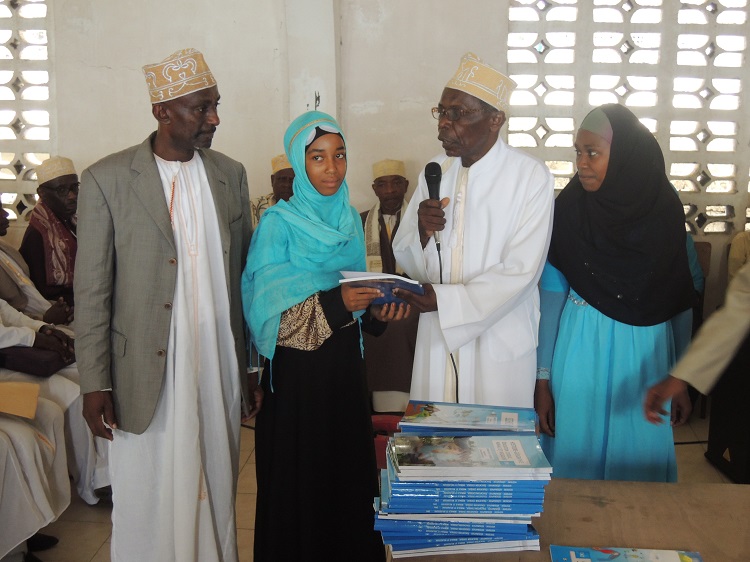 image Remise des manuels scolaires / Dimani ouvre le bal